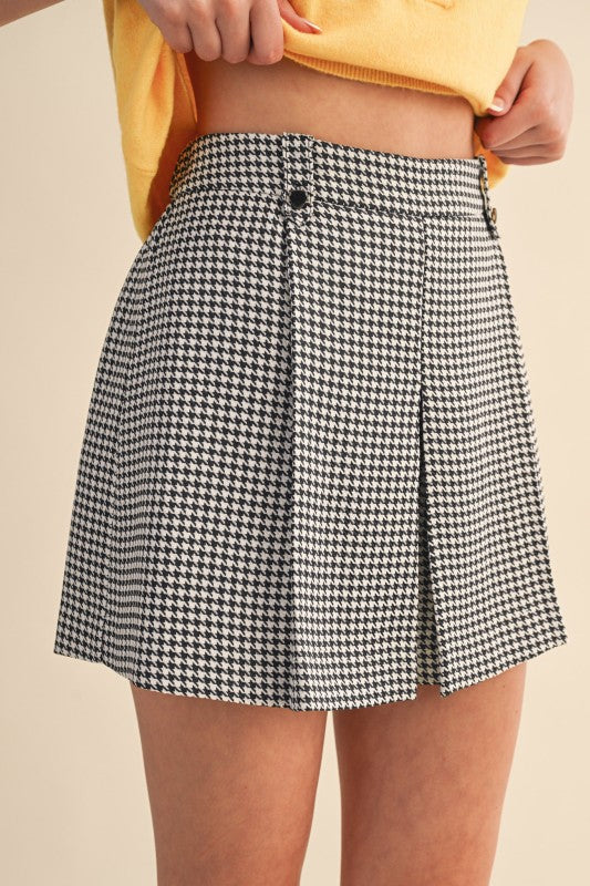 Houndstooth Pleated Shorts